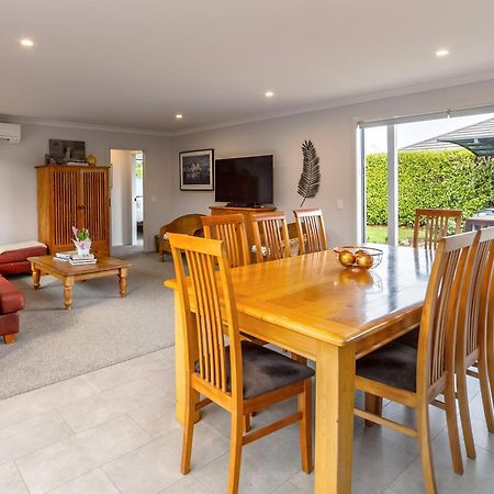 Wine Country Bach Martinborough Exterior foto